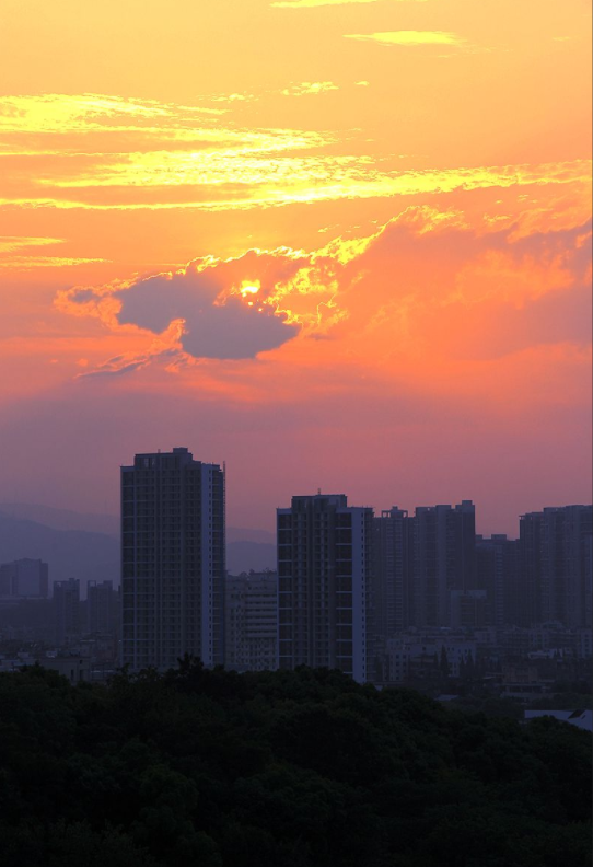 晚霞唯美的短句子，生活很匆忙，别错过日落和夕阳。