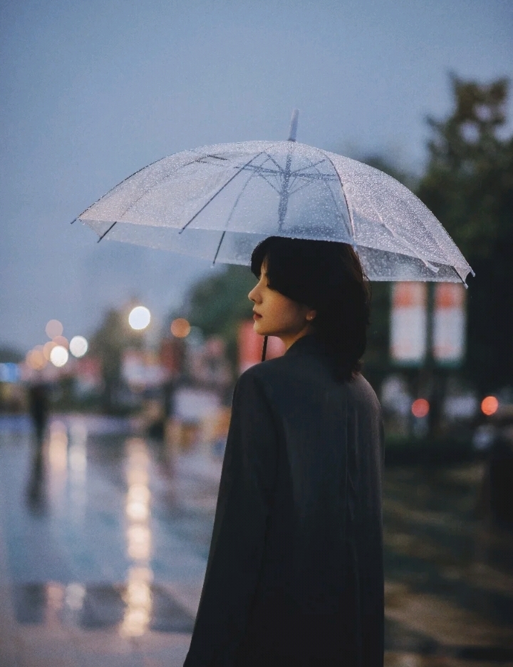 适合下雨天发的文案